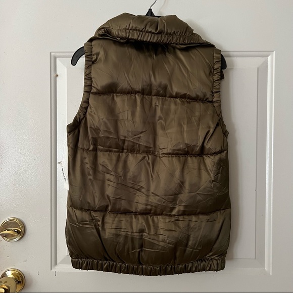 NWT Old Navy Puffer Vest Sz XS - Picture 2 of 8